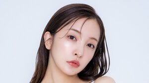 板野友美へそ出しミニスカ衣装で『ツンデレ！』披露「みんな性格も外見も変わらなくて帳尻合わせてきたんだなと（笑）」AKB48 20周年記念コンサート最終日