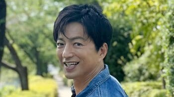 鍛え上げられた腕筋披露に「男の色気ダダ漏れ」大沢たかお 秋の装いで大人の余裕感じさせるセクシーな表情にファンうっとり