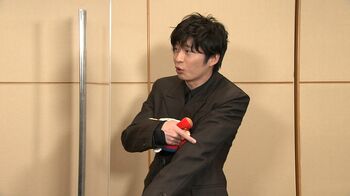 吉岡里帆、爆笑！田中圭が“ヒジにごはん粒がついてしまう”説を熱弁