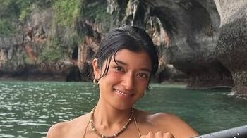 ローラ 大胆ビキニ姿で美ボディ披露！タイの自然とマッチした水着ショット連発に「シルエットが綺麗」