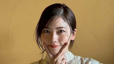 「アイデアが天才的」小芝風花 編み物でセンス抜群な手作り巾着披露！“まっくろくろすけ”仕様のかわいい仕掛けが施された新作に「完成度が本当に高い」