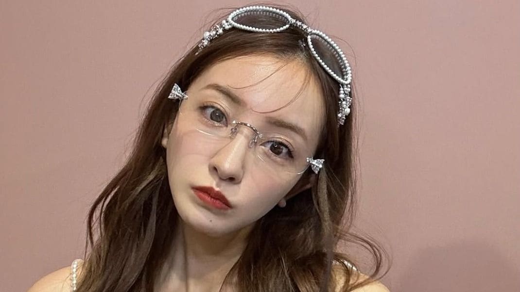 ウィンク好きです」板野友美 華やかなサングラスのキラキラショットを