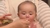 「いいお顔しますねぇ」生後6ヵ月の赤ちゃんが人生初トマト挑戦で表情が一変！？愛らしいリアクションに「完全に人生一周目」と反響【激かわキッズ奇跡の瞬間】
