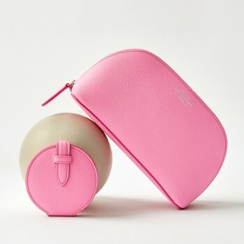 【SMYTHSON】シーズンを彩る新色〈Flamingo（フラミンゴ）〉