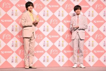永瀬廉「ジャニーズは角度で生きている」179cmに育った道枝駿佑と久々の共演でキメ顔連発