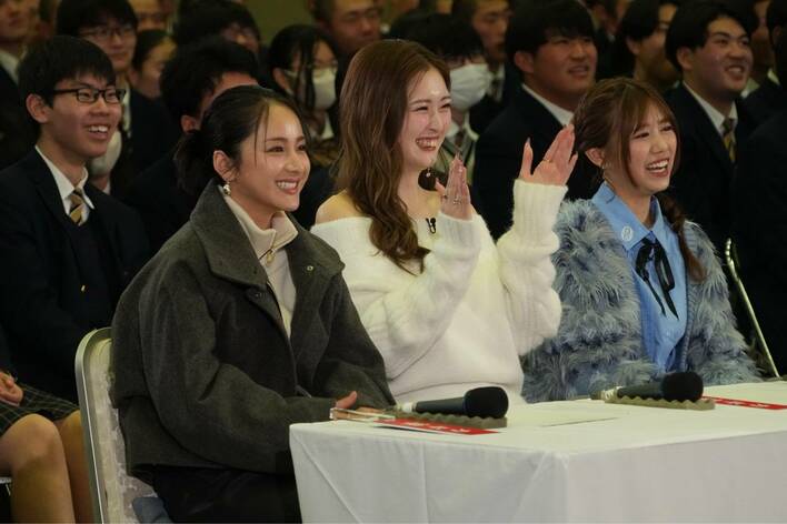 【写真9枚】アン ミカ、平祐奈、武元唯衣、ゆうちゃみが「ハイスクール大喜利」に登場！『新しいカギ』