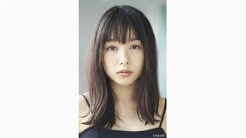 桜井日奈子　ベッド横たわりショットに思わずドキッ！透明感あふれる横顔姿に「かわいすぎて言葉失う！」と絶賛の声