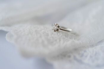 戦後最低の婚姻数となった日本…現代女性が男性に求める“3高”ならぬ“3低”とは？