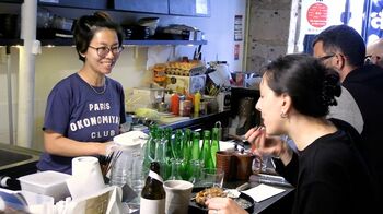 パリで評判！お好み焼き「OKOMUSU」店主・田淵寛子の“7つのルール” フランス人好みに「あえて寄せていかない」