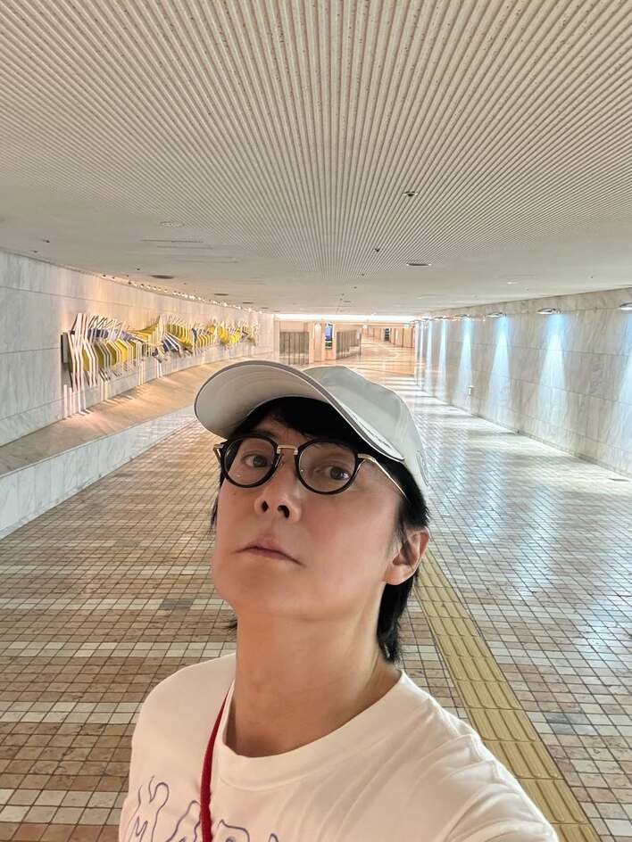 福山雅治 “変装なし”で大阪に降臨！プライベート感あふれる装いで堂々