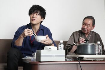 桐谷健太＆ベンガル 病室で仲良くラーメン！SNS「何してんのww」『院内警察』
