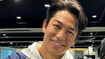 「野性味がスゴイ」EXILE AKIRA ロン毛＆サングラス姿で夜道を“ルンルン”♪ プライベート感満載ショットに「メロメロです」