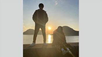 朝日をバックに見つめ合う永野芽郁＆山田裕貴にファン「可愛い」「癒される」『君が心をくれたから』