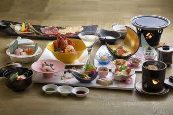 【札幌・定山渓温泉　章月グランドホテル】春の金の月は「イセエビのポワレ」道産バター香る白いブイヤベース仕立てを