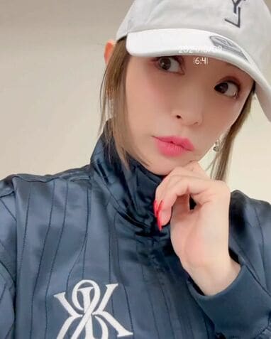 ハマサキ財閥最強」浜崎あゆみ 全身シャネルのコーディネートが“財閥