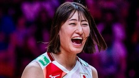 バレーボール日本代表・秋本美空「お母さんよりいい色のメダルを」最強DNAヒッターが語る世界への思い  【VOLLEY BαLL with α】