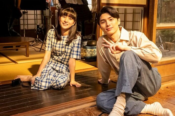 【実際の投稿】優しいまなざしが…キュン♡かわいい芳根京子に視線を向ける本田響矢の写真を見る