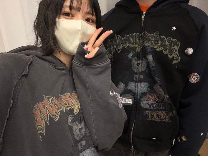 FRUITS ZIPPER 鎮西寿々歌 黒パーカー 背高い！」FRUITS ZIPPER・鎮西寿々歌 弟との2ショットを披露！上海