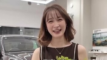 第1子妊娠中・藤井サチ 即決した“希少カラー”のポルシェを公開！ベンツから乗り換え新車SUVに大興奮「ぴったりですね」