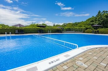 夏季限定「ガーデンプール」がオープン！水深35～40cmのキッズプールや、水鉄砲で回転する木製オブジェも登場【グランドメルキュール那須高原リゾート＆スパ】