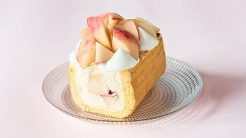 朝から行列、開店30分で完売した商品も！熊谷青果市場発「果匠とびくま」が希少品種の桃を使った「夢桃香ロール」を限定販売