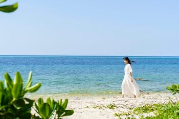 【星のや竹富島・星のや沖縄】花粉症を忘れる、至福の「避紛（ひふん）」旅。スギ・ヒノキの少ない沖縄で、春の深呼吸を取り戻す。
