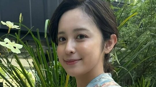 久慈暁子 生後1ヵ月の我が子の性別を初公表！ベビーカー越しに見せた優しい笑顔に「ママの顔になってきましたね」