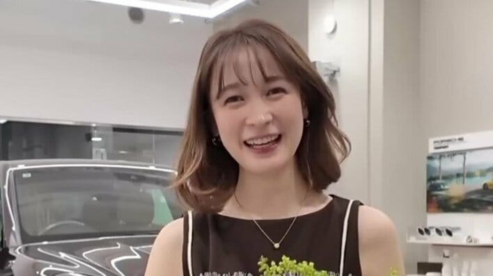 第1子妊娠中・藤井サチ 即決した“希少カラー”のポルシェを公開！ベンツから乗り換え新車SUVに大興奮「ぴったりですね」