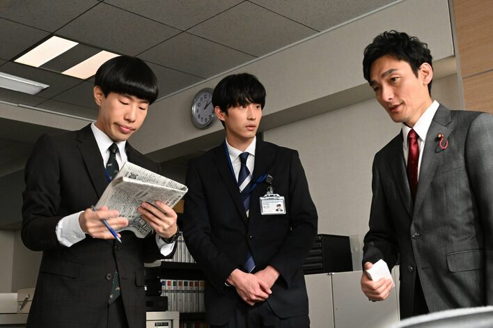 代議士となった亨（草彅剛）が鶴巻（岸部一徳）の弱みを握るべく動きだす！『罠の戦争』第6話予告
