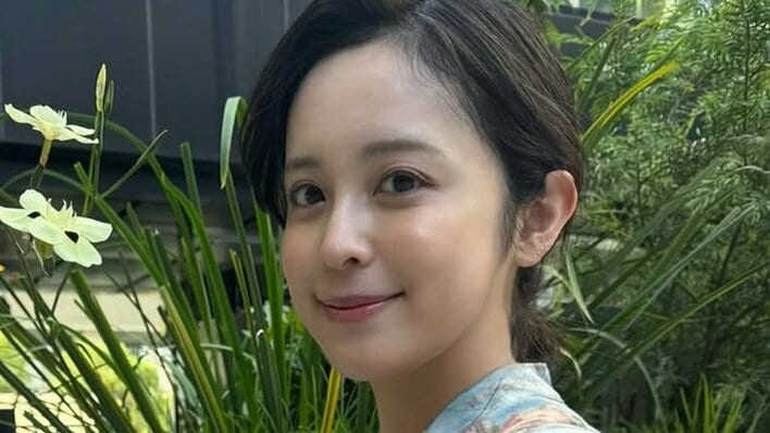 久慈暁子 生後1ヵ月の我が子の性別を初公表！ベビーカー越しに見せた優しい笑顔に「ママの顔になってきましたね」