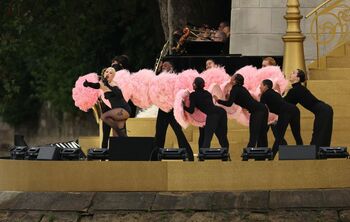 セーヌ川が舞台のパリオリンピック開会式でレディー・ガガがパフォーマンス 「なんで？」「フランス人だっけ？」と驚く声も