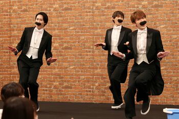 深澤辰哉、向井康二、宮舘涼太が「ヒゲダンス」＆ドリフのコントに挑戦！「永久保存版決定です」（深澤）