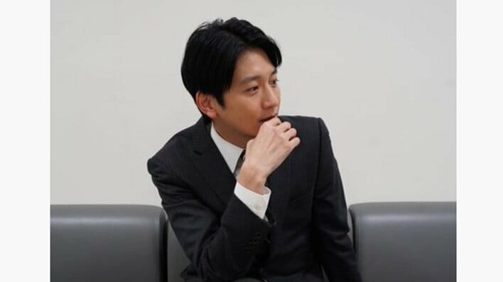 【どちら派？】メロい向井理orおちゃめな向井理 2種類のオフショがファンを悩ます！「どちらも良きですぅぅぅ」「選べるわけない」『ヤンドク！』