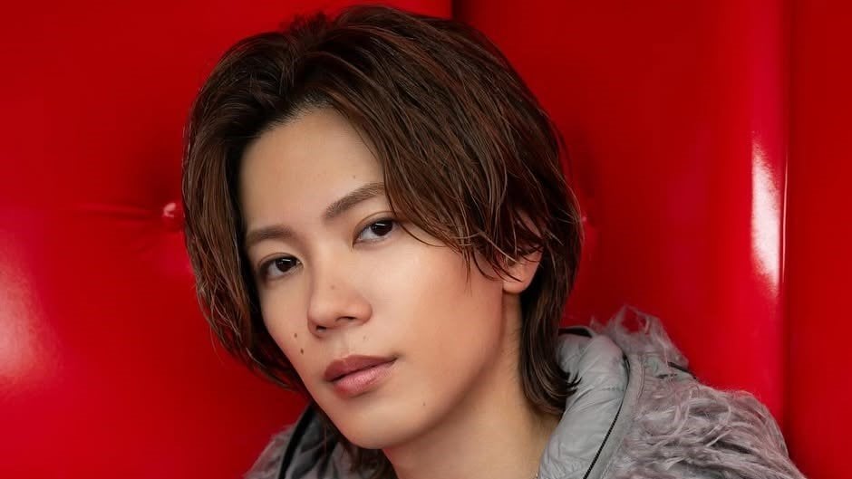 横顔が彫刻のよう」神宮寺勇太 コーンロウ＆刈り上げヘアを披露