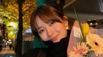 「髪どうしたの！？」畑芽育 新年初投稿でほっこりオフショット連発！窓からひょっこりのぞく表情に「年始から幸せです」