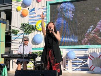 宇海-UUMI-＆澤近泰輔が「お台場冒険王」のステージに登場！「WINDY ROAD」を披露