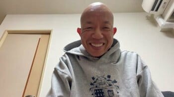「なんて日だ！」バイきんぐ・小峠英二(49)の結婚発表でSNSに祝福コメント殺到！ 好感度の秘訣は素敵な笑顔？