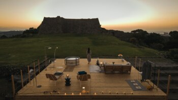 インフラ開発不要で、世界遺産にポップアップリゾートを構築。沖縄県中城村の中城城跡で実証実験開始。無料宿泊体験モニターを募集。