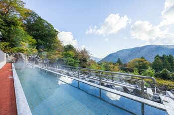 【箱根小涌園ユネッサン】水着で超絶景ビアガーデン！「BEER FEVER TIME！」に全員集合！『超絶景 展望ビール風呂』登場！