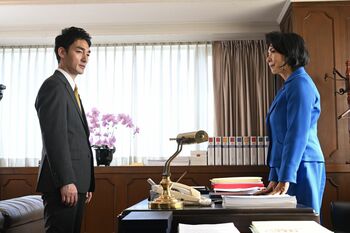 鴨井（片平なぎさ）が息子の事件に関わっていた！？鷲津（草彅剛）が問い詰めるが…『罠の戦争』第7話予告