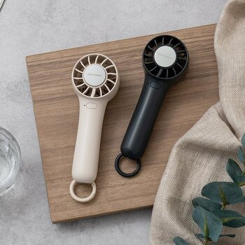 冷感＆涼感！冷却プレート付きハンディファンが手のひらサイズになって新登場！「ペルチェ冷却機能ハンディファン カラビナ付」を新発売【ライフオンプロダクツ株式会社】