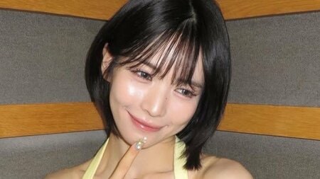 「すんごい清楚」NiziU・MAYA 美腹筋輝く爽やかショット披露！髪形ガラリの雰囲気違いの2パターンで夏らしさ全開「透明感えぐ過ぎ」
