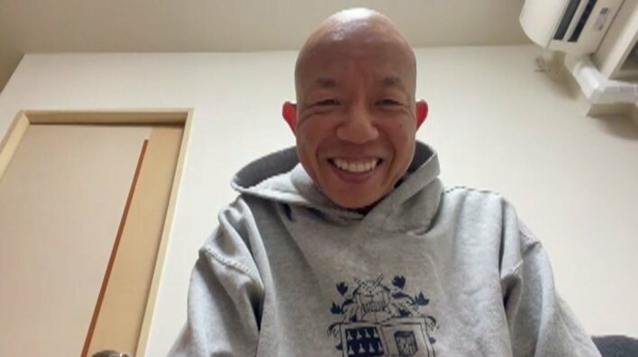「なんて日だ！」バイきんぐ・小峠英二(49)の結婚発表でSNSに祝福コメント殺到！ 好感度の秘訣は素敵な笑顔？