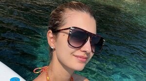 「まっ…眩しい」マギー ビキニ姿でクロアチアのアドリア海を満喫！腹筋＆美背中際立つ優雅なショットに「全部見惚れちゃう」