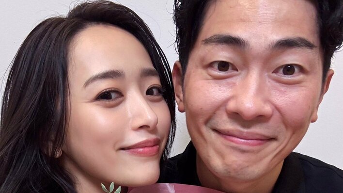 「一番理想の夫婦」3児のママ・近藤千尋 結婚10周年ラブラブ家族ショット披露！夫ジャンポケ・太田からの花束プレゼントに「本当に憧れ」