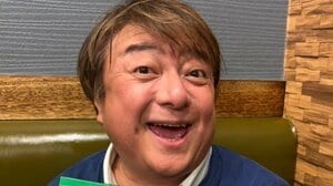 彦摩呂 還暦迎えた近影に「痩せてはるー！！」と反響！赤ちゃんちゃんこ姿でケーキを手にしたお祝いショット公開「若々しい」「還暦に見えない！」