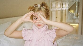 「パリ×ニコまじお似合い」藤田ニコル ブロンドヘアが美しいフランス・パリの思い出オフショ大量投稿！7年半務めた専属モデルを卒業