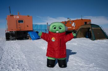 ガチャピンが『Live News イット！』で南極から帰国生報告！