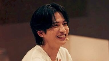 志尊淳 謎の準備体操！？リラックスした笑顔を見せた話題のアプリ