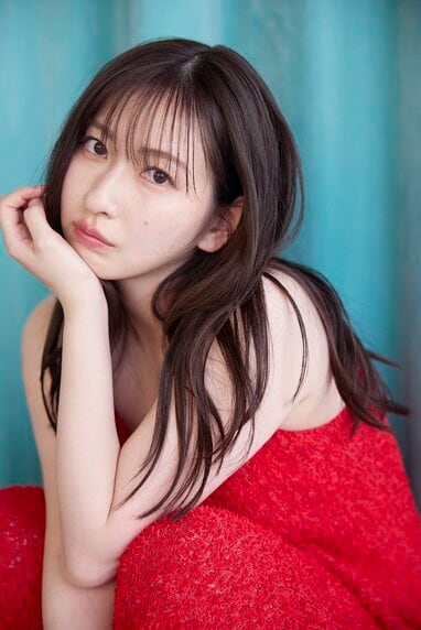 未公開カット満載！鈴木愛理 宮古島での多彩な表情収めたカレンダー
